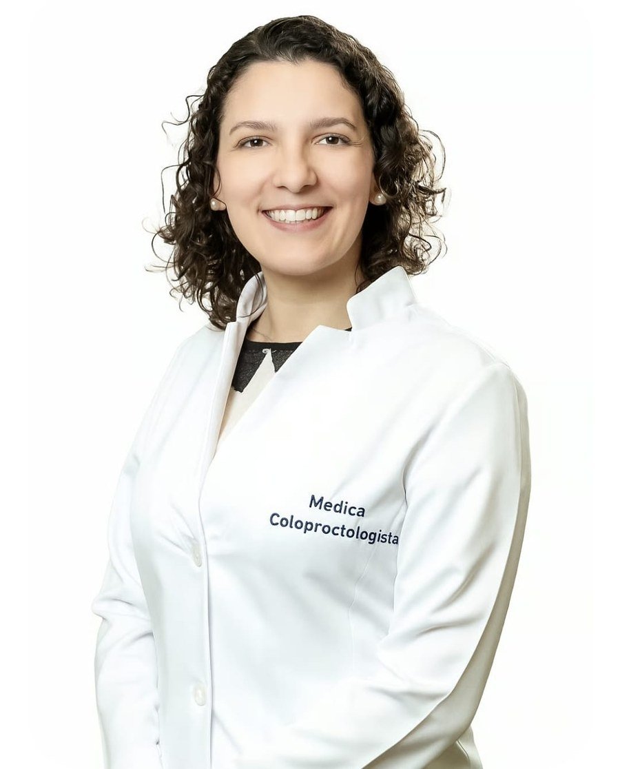 Dra. Alessandra Cintra Amaral de jaleco